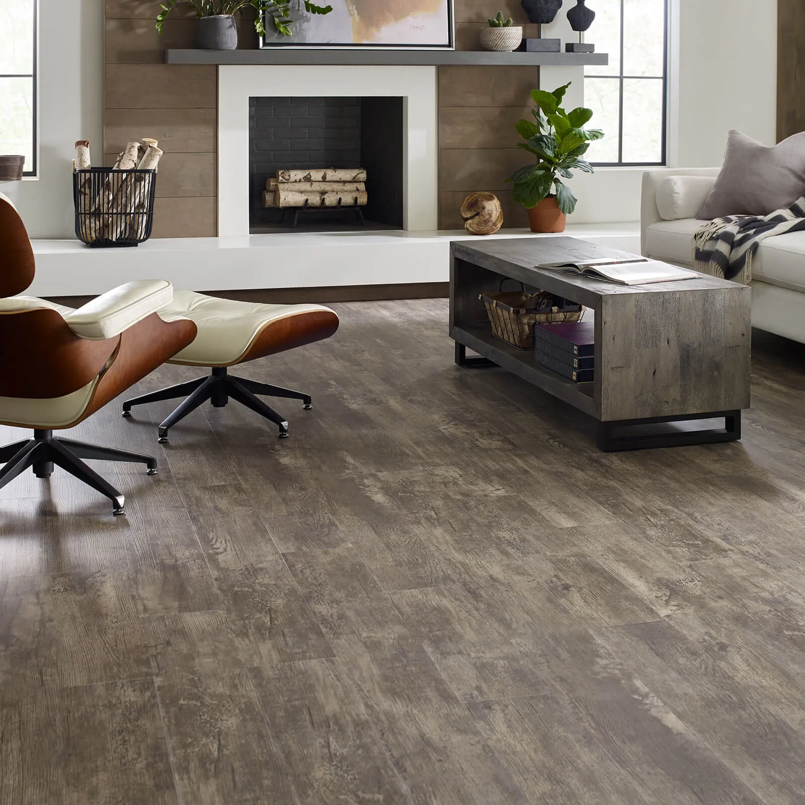 Paramount-Plus-512C-00728-Jade-Oak-FamilyRoom-Wood-V_1600x1600 Flooring | Carpet World Of Alaska